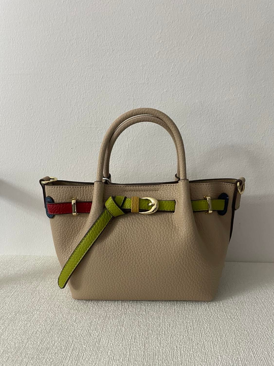 https://accessoiresmodes.com//storage/photos/360/DAVID JONES/received_971420865267606.jpeg